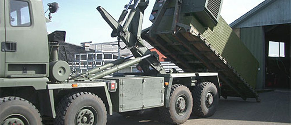 flatrack-1000x650px-11 Flatrack unloading from truck