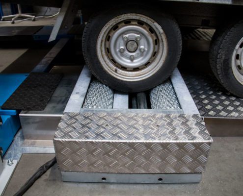 BM3010 bremseprøvestand med galvaniserede valser og pneumatisk løftesystem