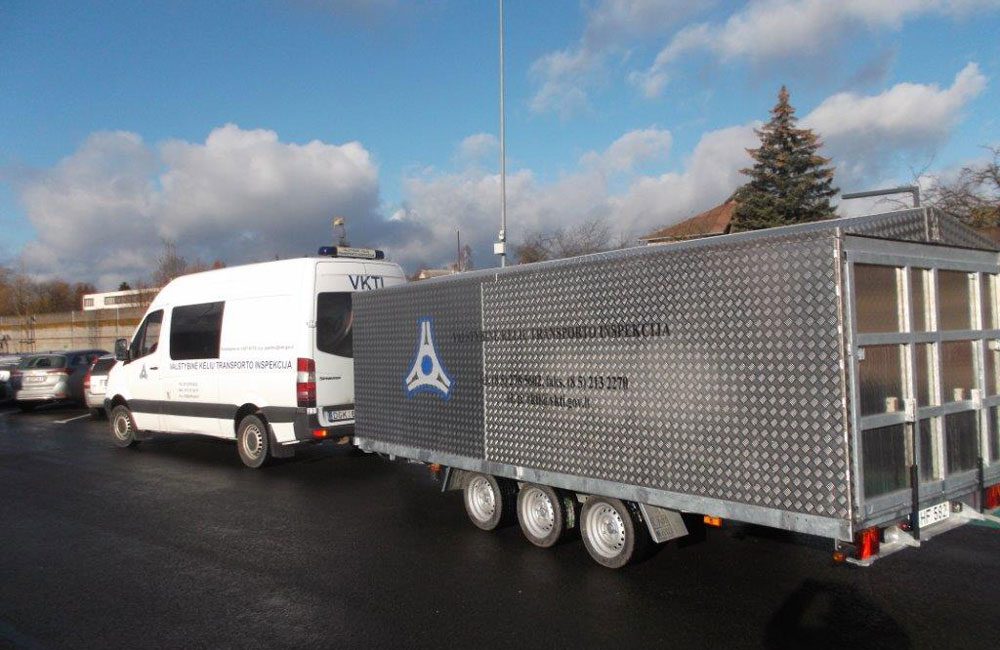 Hard top trailer with mobile test equipment